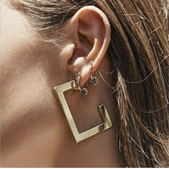 closet rev Jewelry - Geometric gold hoop earrings